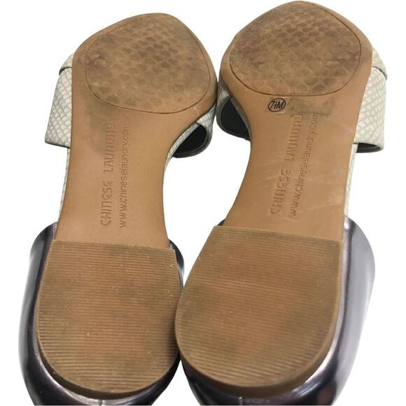 CHINESE LAUNDRY Light Gray Snake Pattern Pointed Flats - Picture 10 of 11